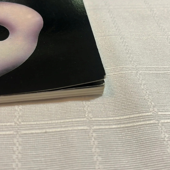 Vintage Andrew Lloyd Webber’s Phantom of the Opera Songbook with Photos - Picture 6 of 7